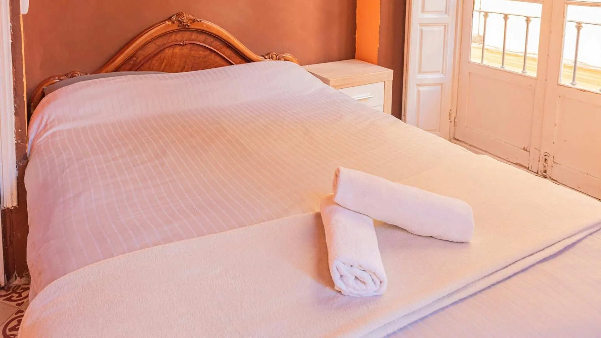 Private Rooms In Historic Building On The Square Málaga Spanje