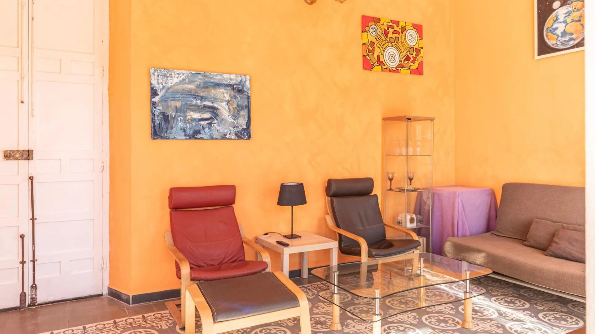 Private Rooms In Historic Building On The Square Malaga