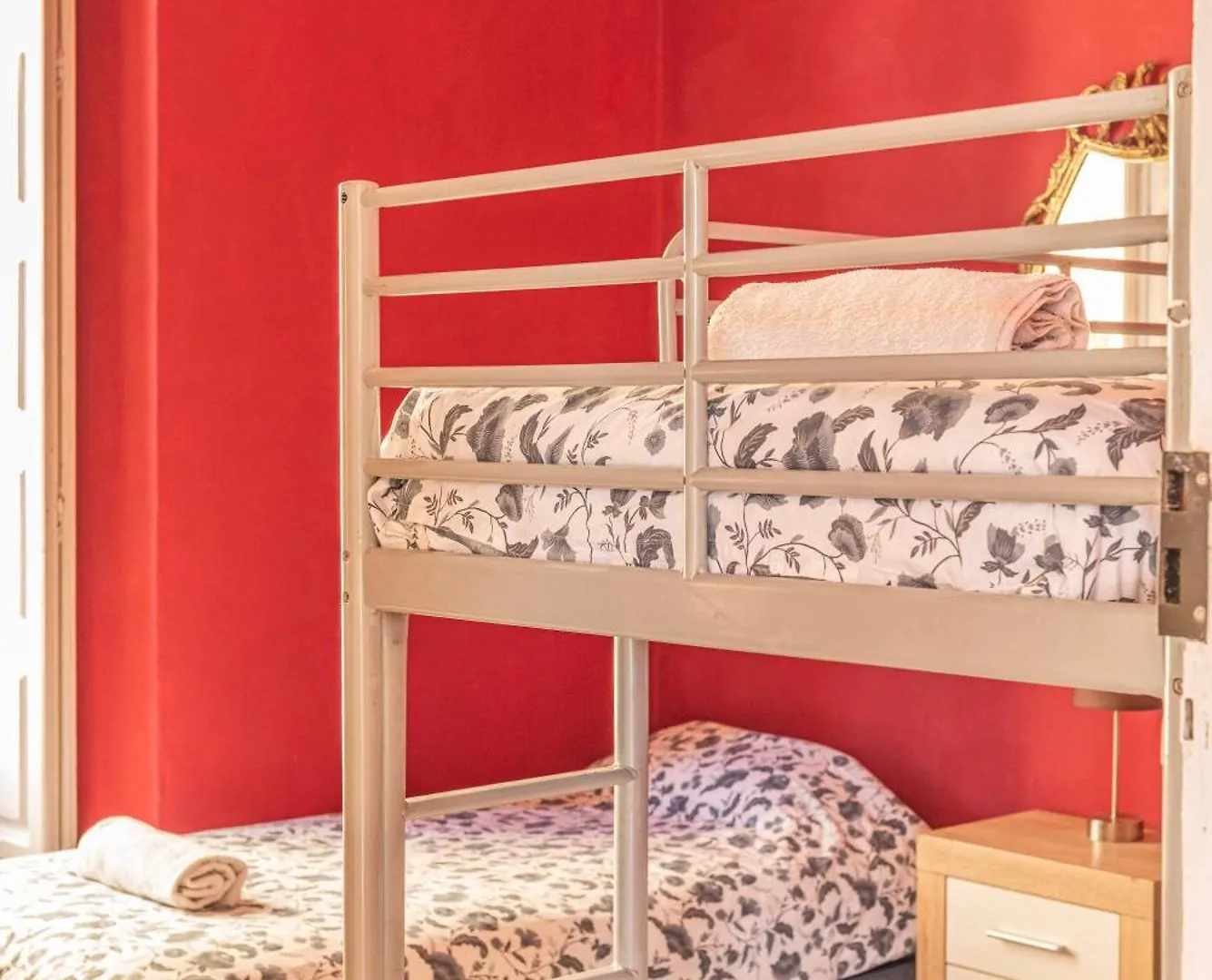Accommodatie bij particulieren Private Rooms In Historic Building On The Square Málaga Spanje