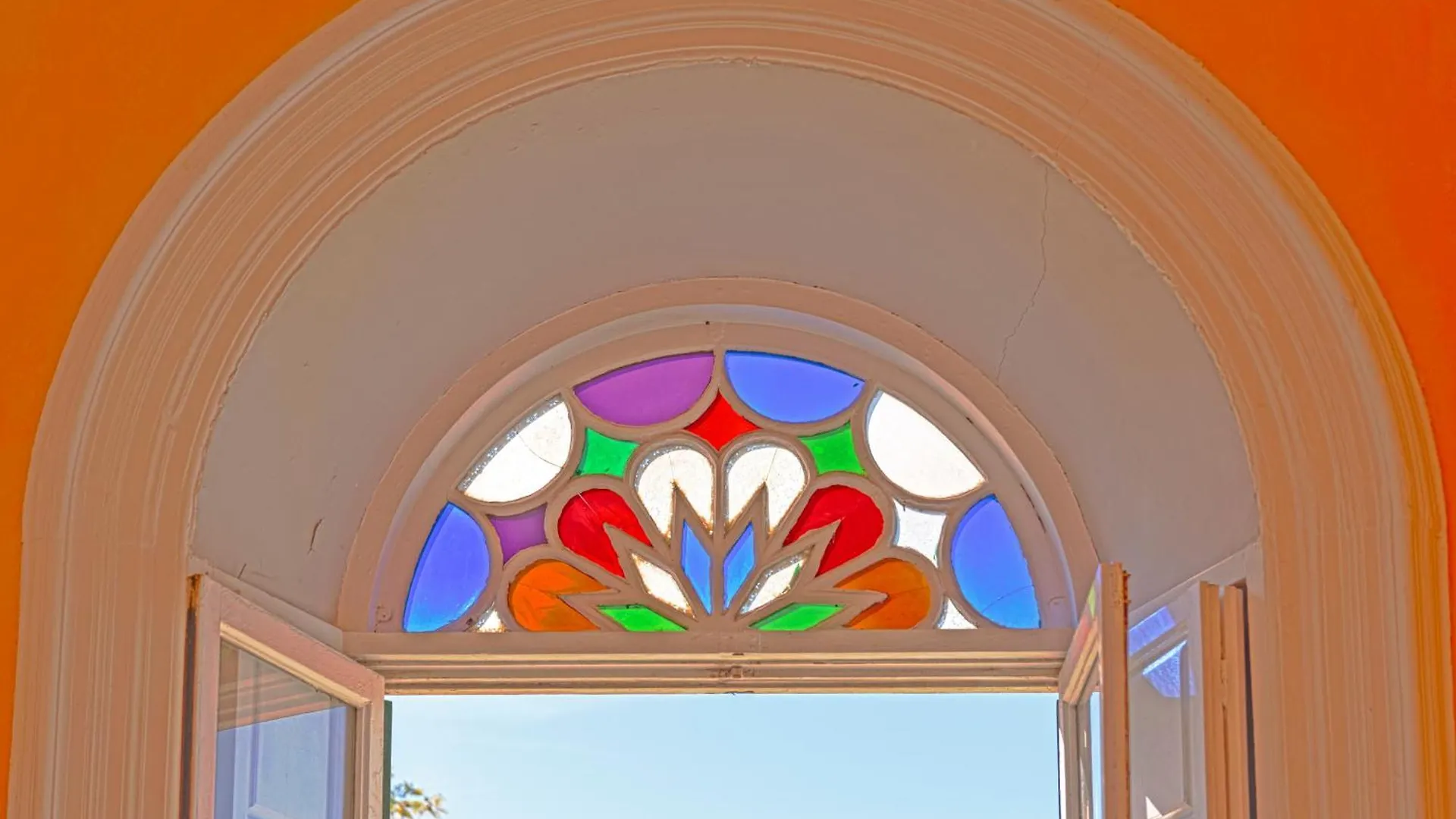 Private Rooms In Historic Building On The Square مالقة