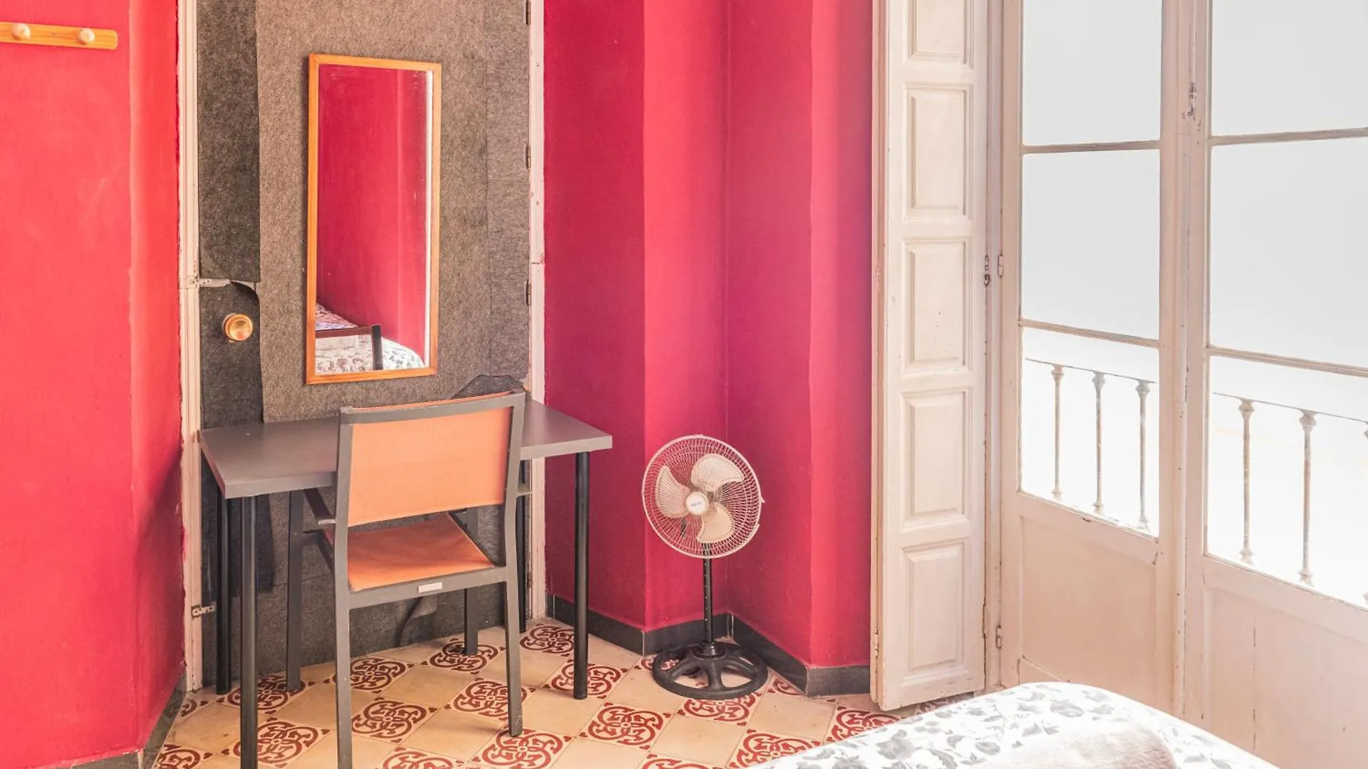 Private Rooms In Historic Building On The Square Málaga Pansiyon