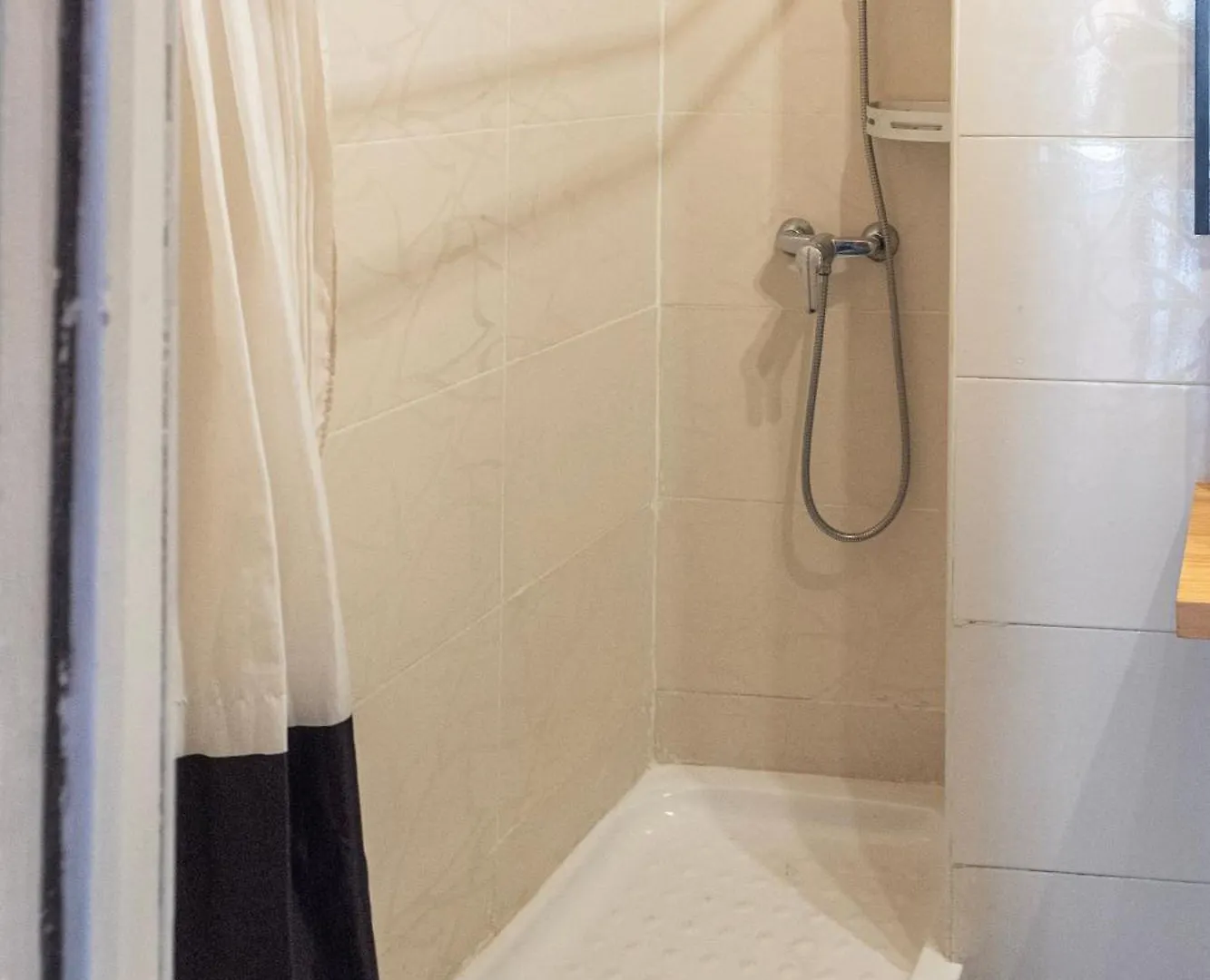 Private Rooms In Historic Building On The Square مالقة 0*,