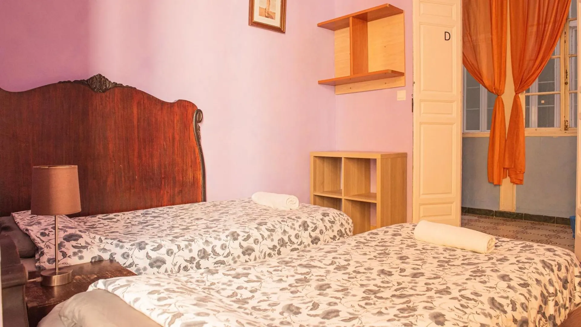 Private Rooms In Historic Building On The Square مالقة منزل للإقامة